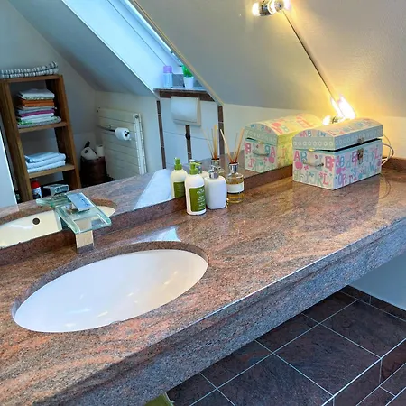 Alloggio in famiglia Doppelzimmer, Eigenes Bad, Stadtnahe, Ruhig, Airport Nahe!