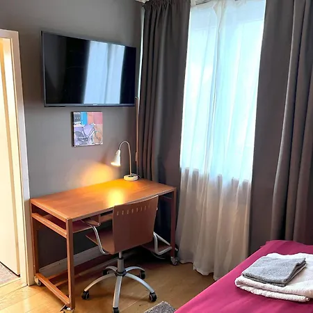 Doppelzimmer, Eigenes Bad, Stadtnahe, Ruhig, Airport Nahe! 홈스테이