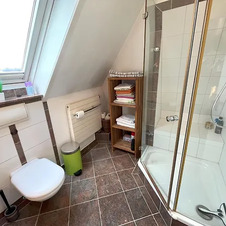 Doppelzimmer, Eigenes Bad, Stadtnahe, Ruhig, Airport Nahe! *